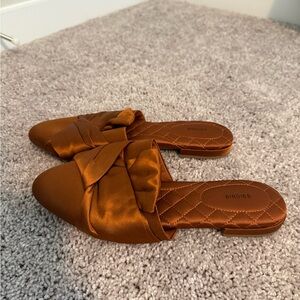Birdies Burnt Orange Satin Slip-On Mules, size 9.5 (NWOB!) ✨